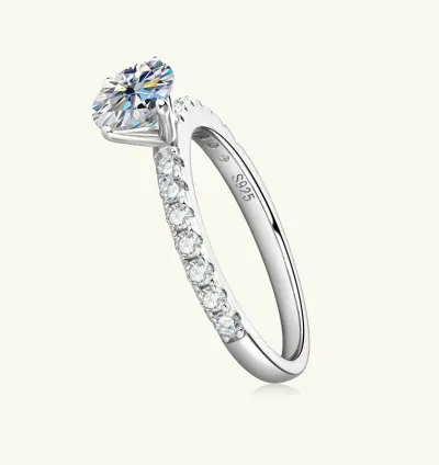 Aurelia Stong High quality Moissanite 925 sterling silver ring